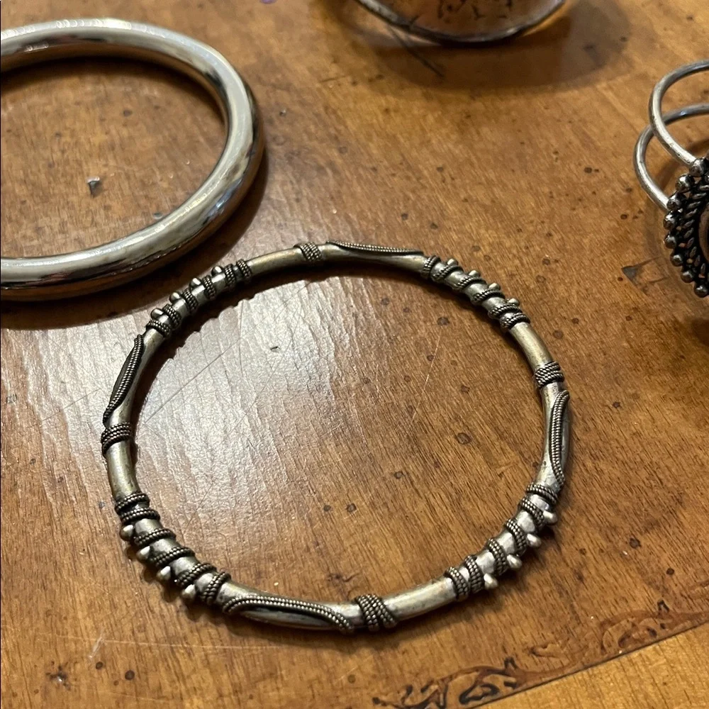 Set of 5 Bracelets silver toned